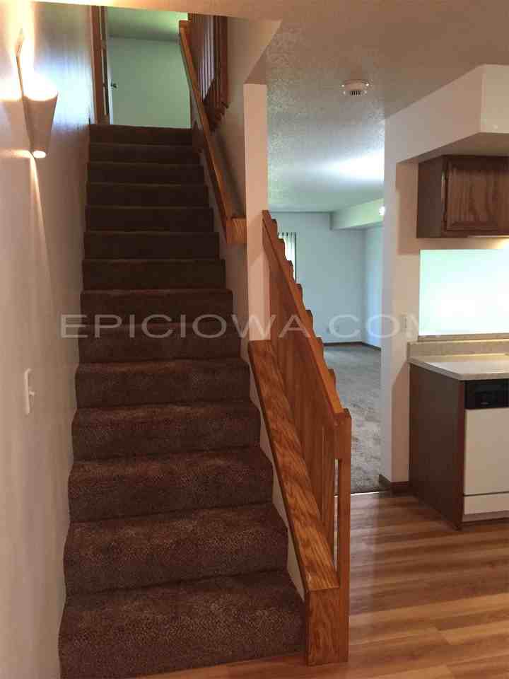 1320 Daleview Dr #3 - Photo 4 of 33
