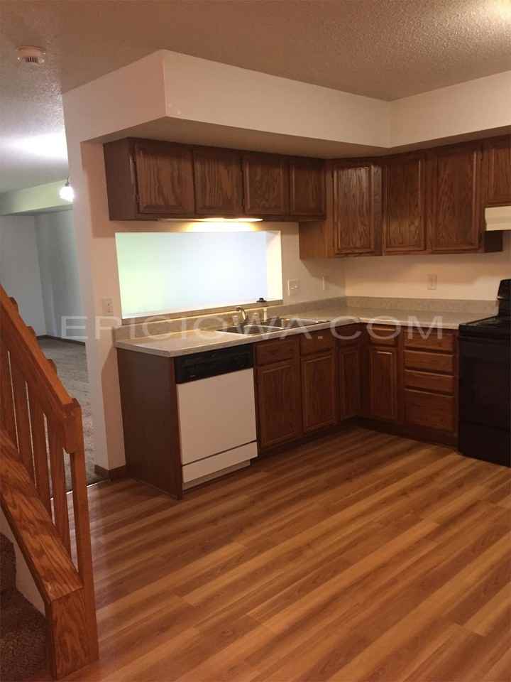 1320 Daleview Dr #3 - Photo 5 of 33
