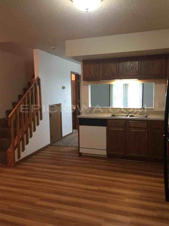 1320 Daleview Dr #3 - Photo 7 of 33