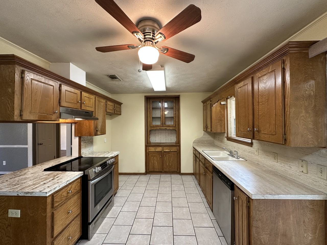 3811 Elizabeth St #1 - Photo 6 of 45