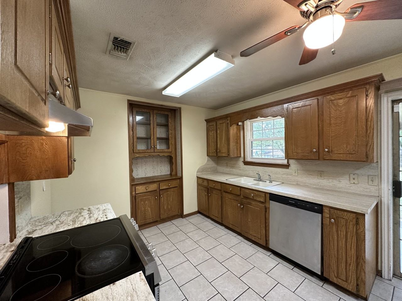 3811 Elizabeth St #1 - Photo 7 of 45