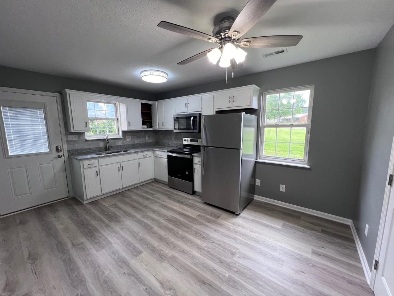 105 Hayden Dr - Photo 3 of 20