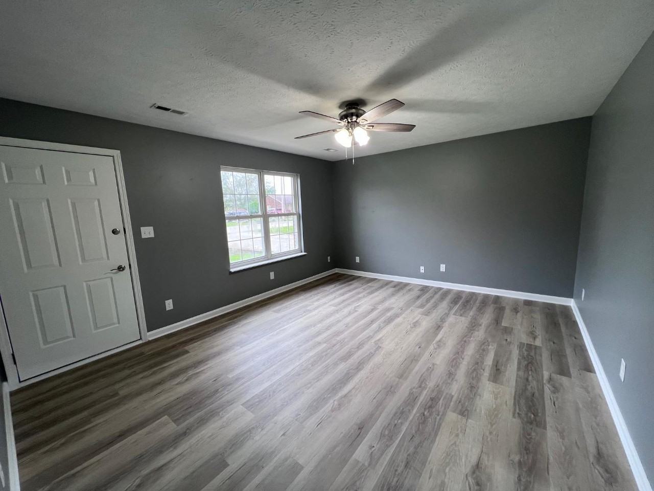 105 Hayden Dr - Photo 5 of 20