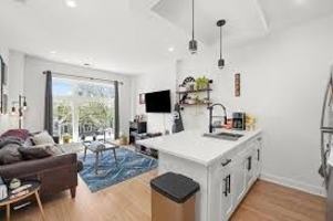 featured image of 4129 N Saint Louis Ave #2