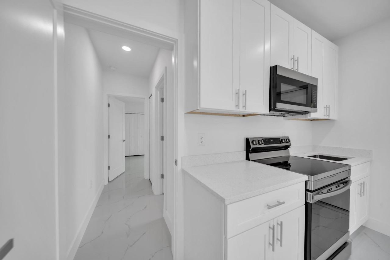 2413 Quentin Ave S - Photo 7 of 30