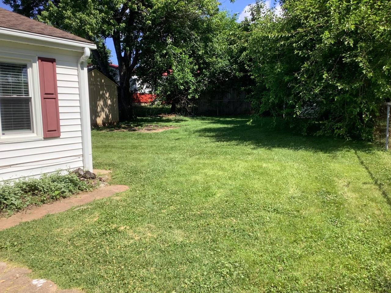 304 E Pike St - Photo 4 of 10