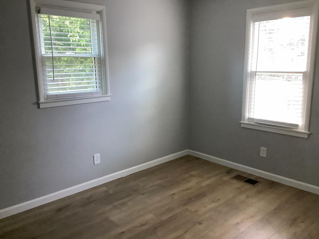 304 E Pike St - Photo 5 of 10