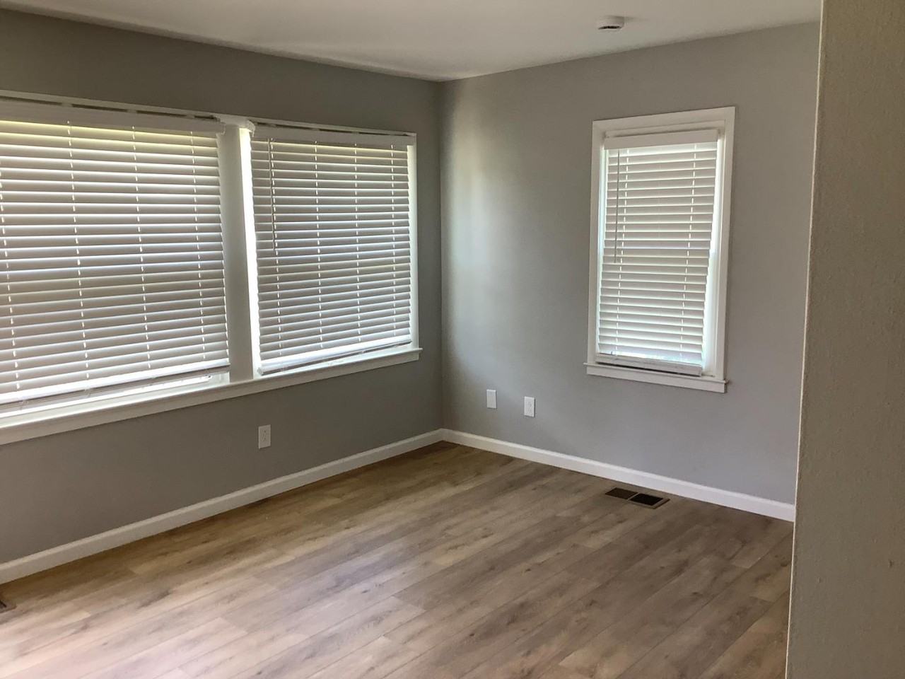 304 E Pike St - Photo 7 of 10