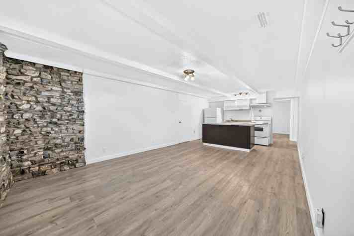 West Park Lower Unit Pet Friendly! - Photo 6 of 13