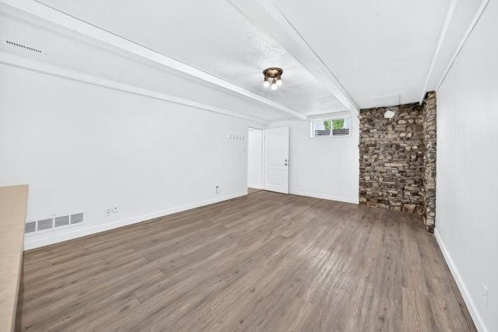 West Park Lower Unit Pet Friendly! - Photo 7 of 13