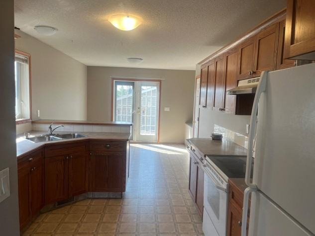 3 Bedroom Main Floor With A Detached Garage Available Now! - Photo 4 of 14
