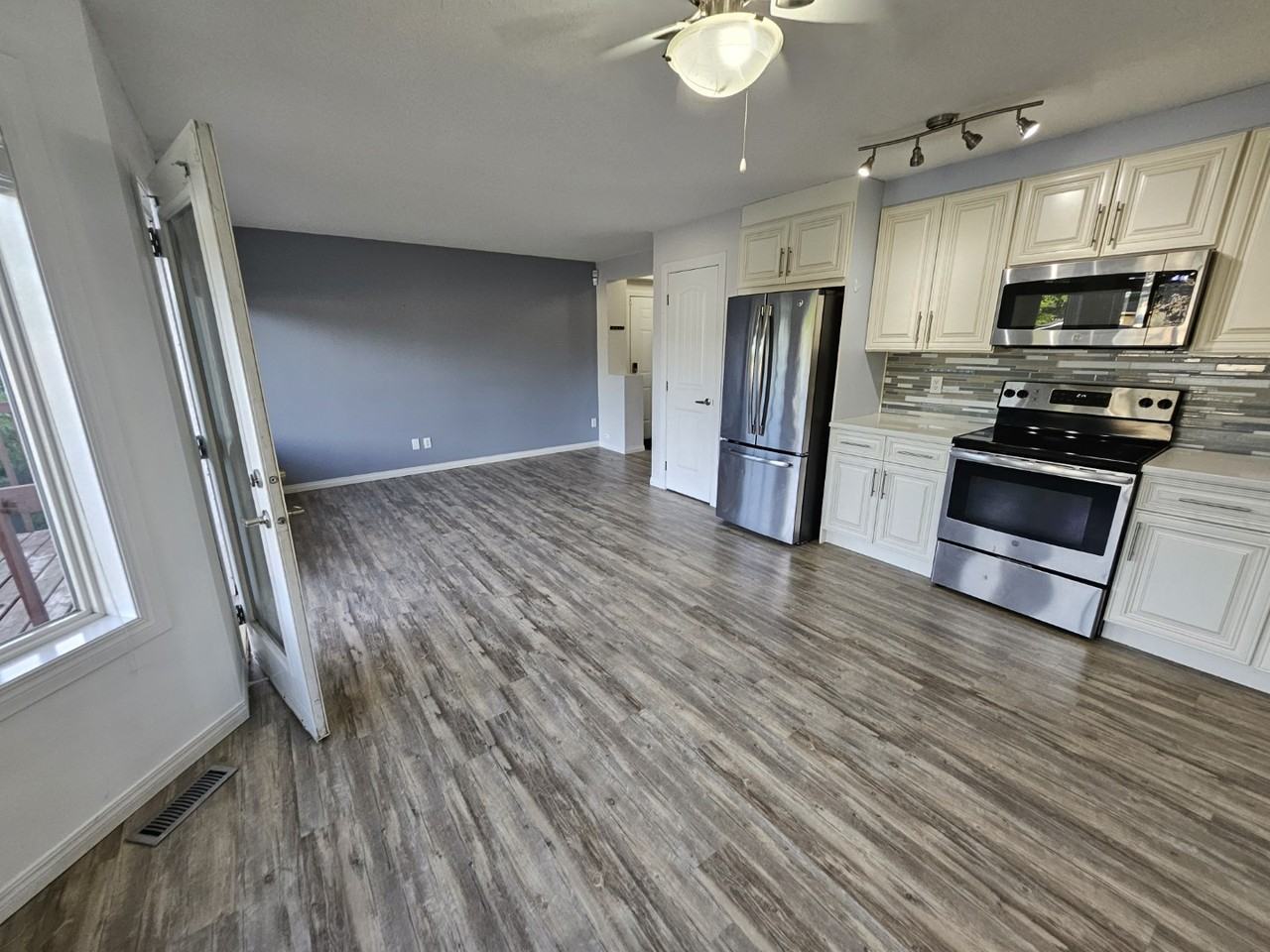 11813 2-11813 43 Street Nw - Photo 2 of 15