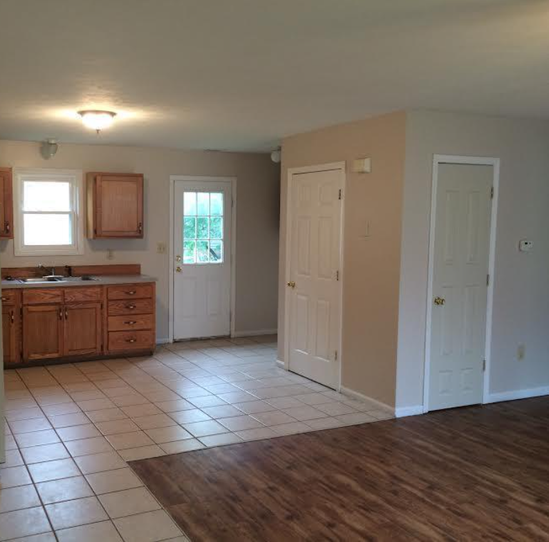 1425 W Hovey St #A - Photo 2 of 3