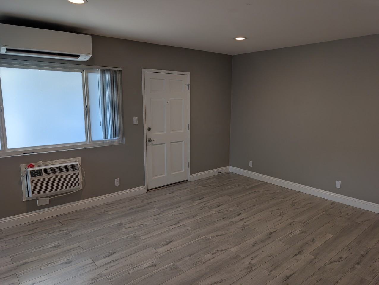 20326 Cohasset St #22 - Photo 2 of 13