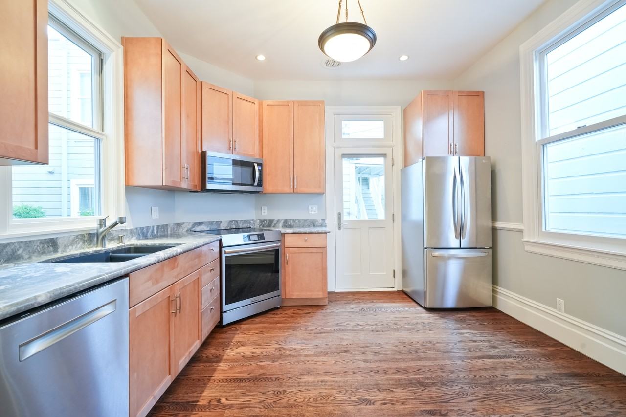 1240 Sanchez St #1 - Photo 3 of 19
