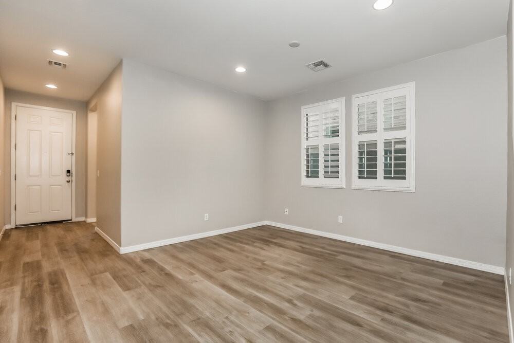 5637 E Alder Ave - Photo 4 of 17