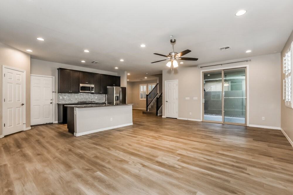 5637 E Alder Ave - Photo 6 of 17