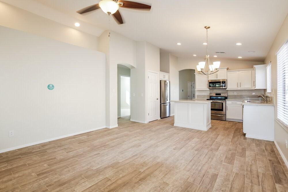 10559 W Amelia Ave - Photo 4 of 16