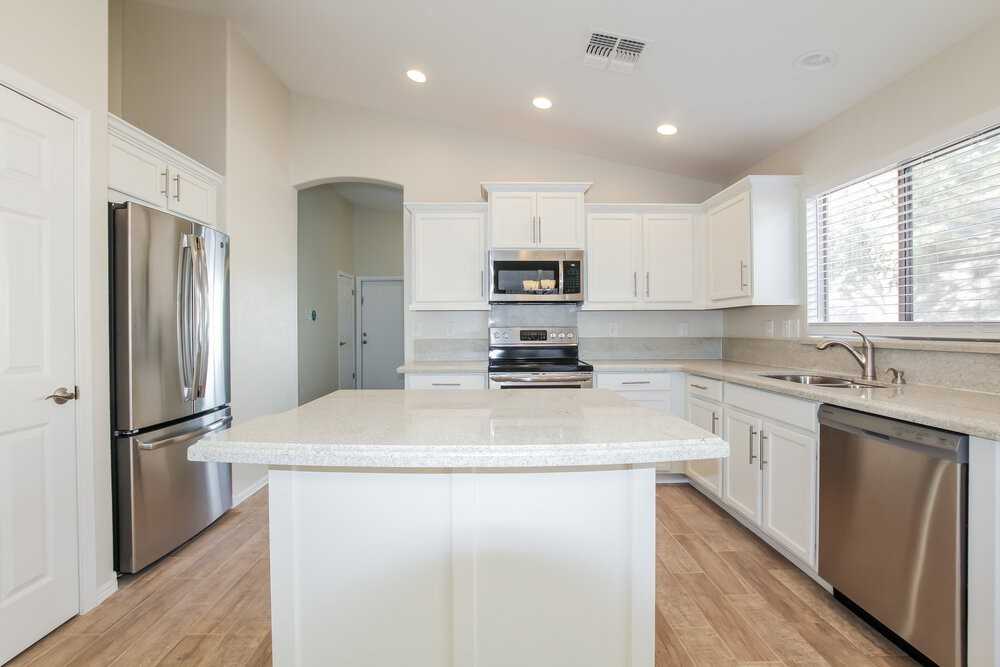 10559 W Amelia Ave - Photo 6 of 16