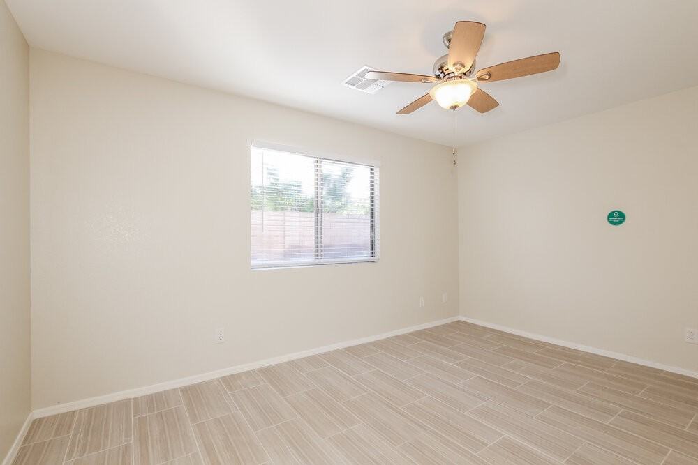 10559 W Amelia Ave - Photo 7 of 16