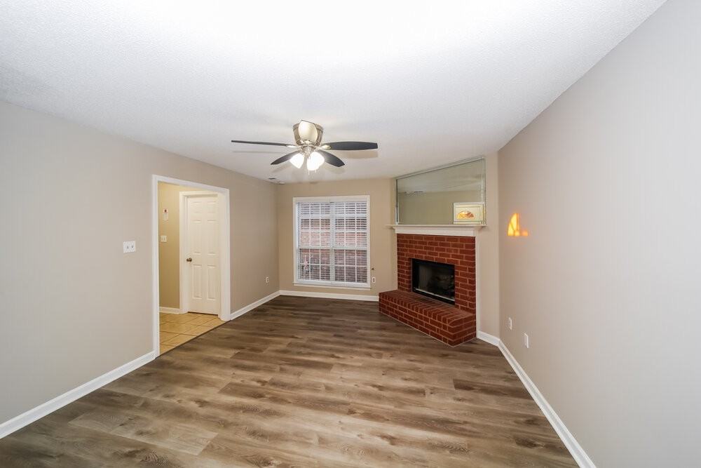 7621 Davis Pkwy - Photo 4 of 17