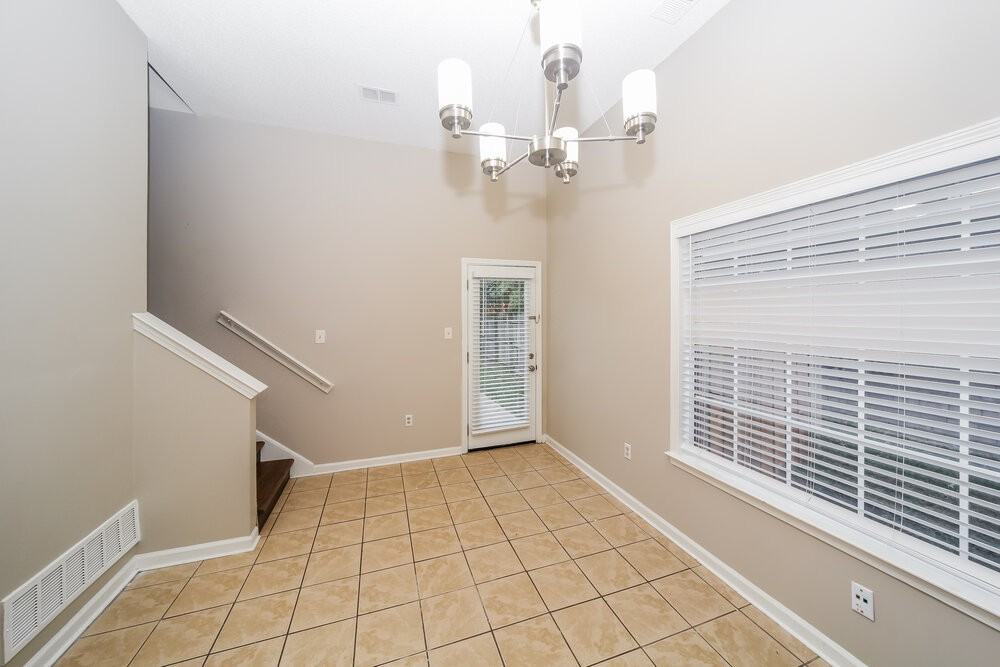 7621 Davis Pkwy - Photo 7 of 17