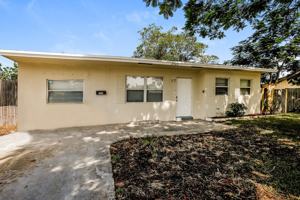 featured image of 2520 Ne 7th Ter