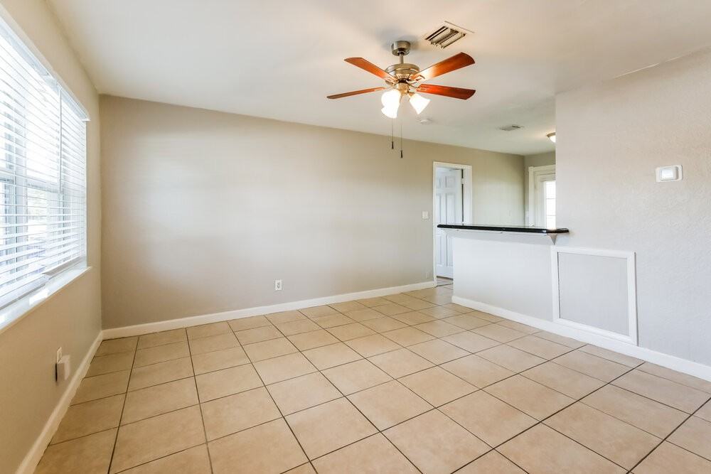 2520 Ne 7th Ter - Photo 3 of 16