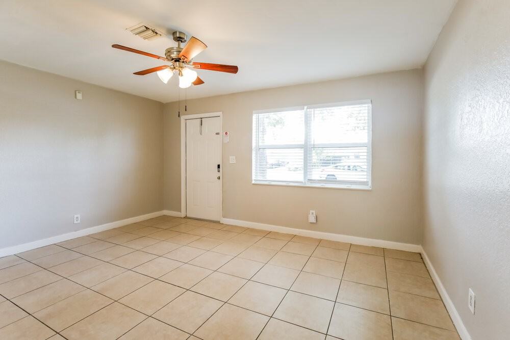 2520 Ne 7th Ter - Photo 5 of 16