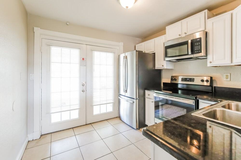 2520 Ne 7th Ter - Photo 6 of 16
