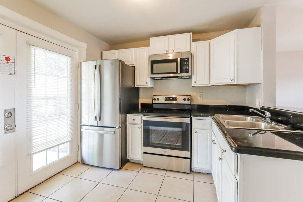 2520 Ne 7th Ter - Photo 7 of 16
