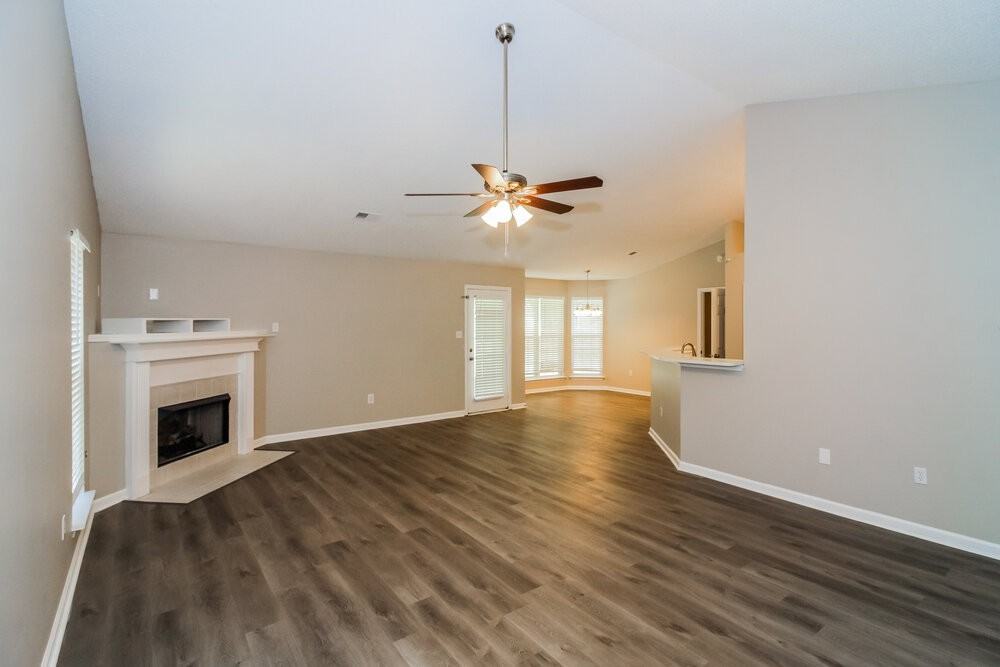 8153 Green Valley Cv - Photo 3 of 16