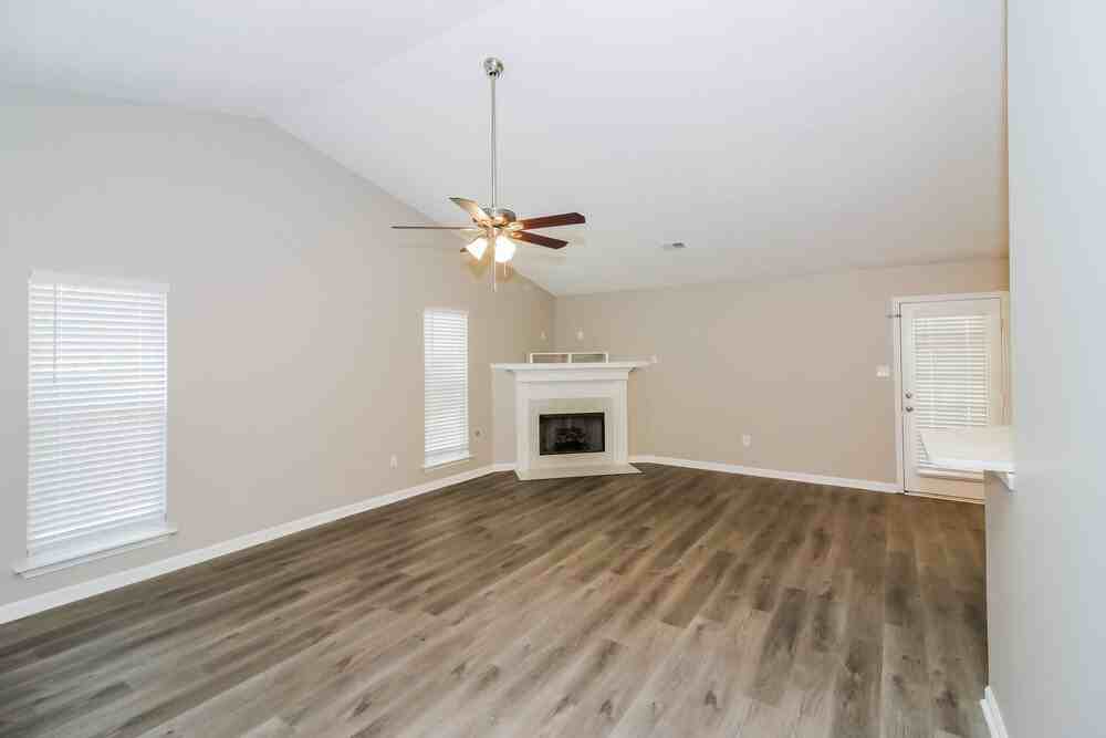 8153 Green Valley Cv - Photo 4 of 16