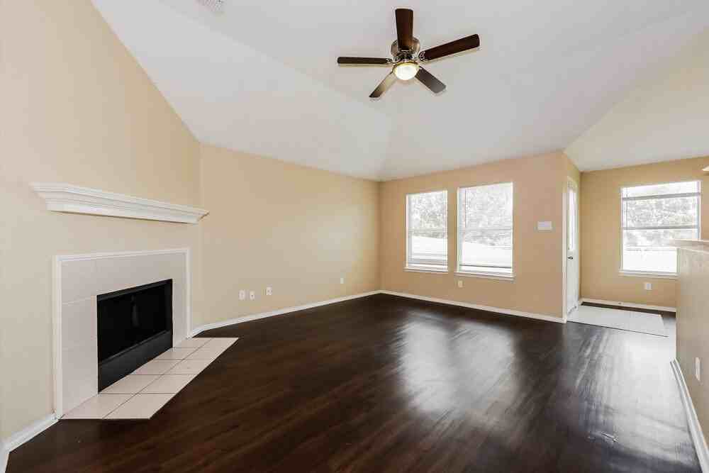 2021 Wildwood Dr - Photo 3 of 16