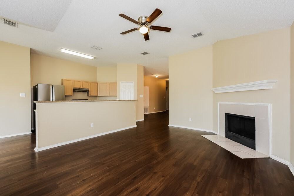 2021 Wildwood Dr - Photo 4 of 16
