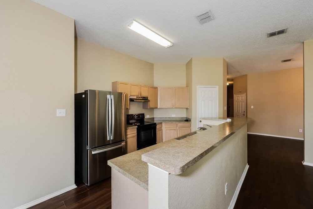 2021 Wildwood Dr - Photo 6 of 16