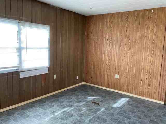2703 W 24th St - Photo 2 of 7