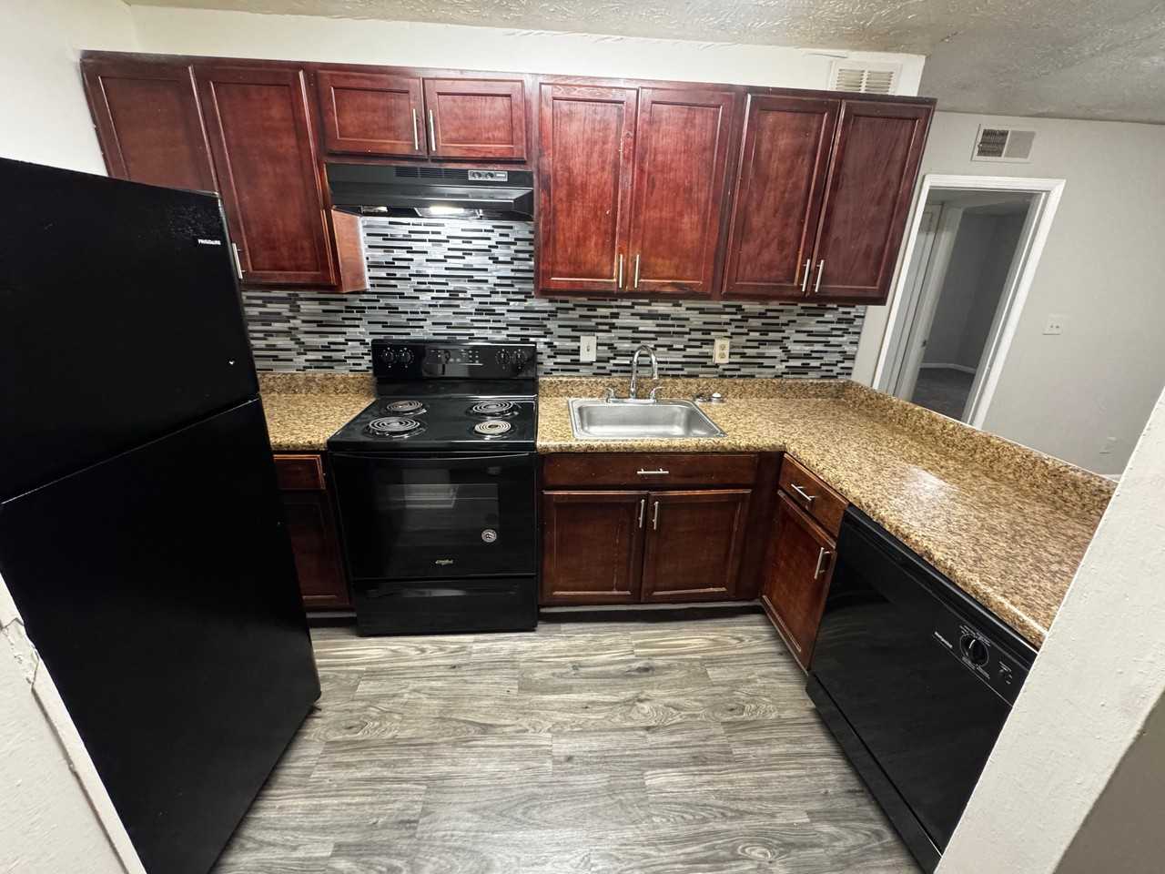 1631 Stanton Rd Sw - Photo 3 of 21