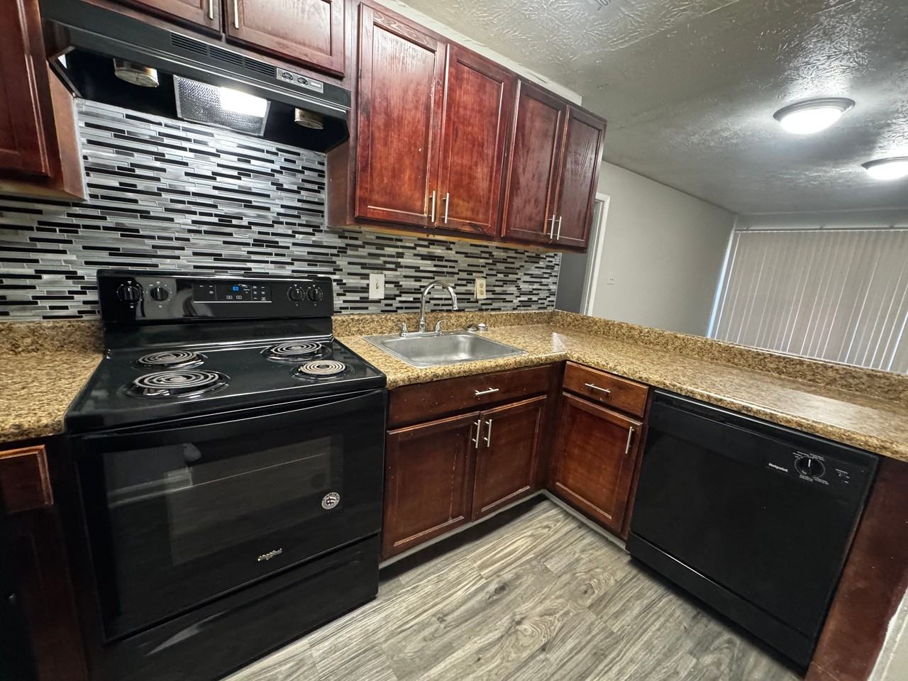 1631 Stanton Rd Sw - Photo 4 of 21