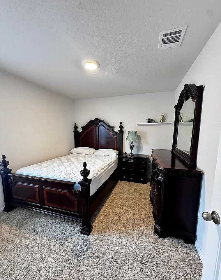 204 Brooklyn Dr - Photo 5 of 10