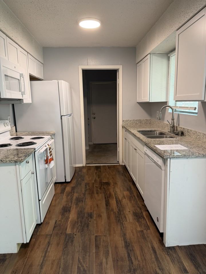 112 Cockerham St #A - Photo 2 of 10