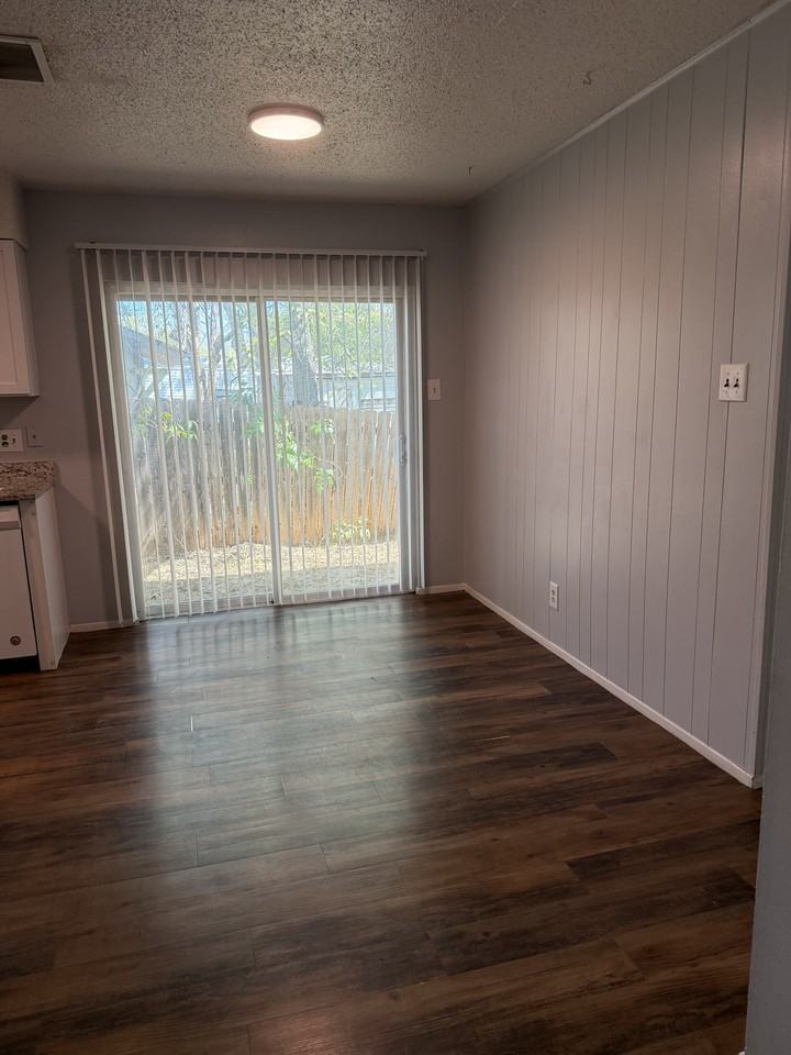 112 Cockerham St #A - Photo 3 of 10