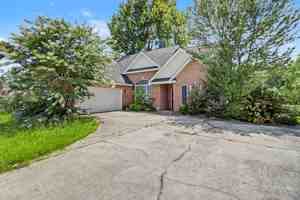 featured image of 158 Ashley Ln Ne #1