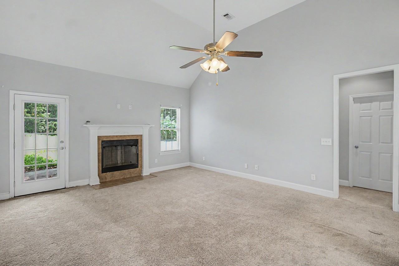 158 Ashley Ln Ne #1 - Photo 5 of 36