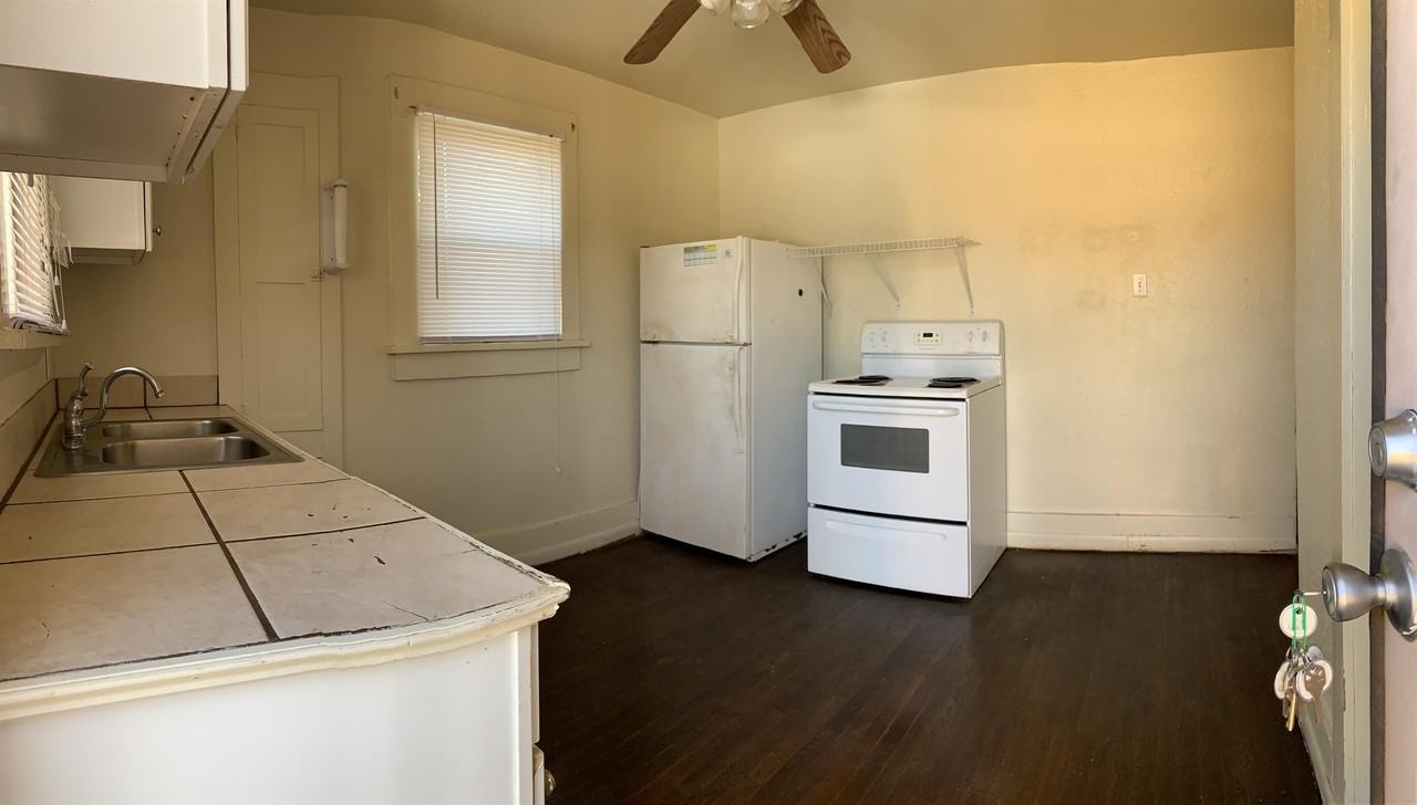 1102 Wallace St #1102 - Photo 4 of 8