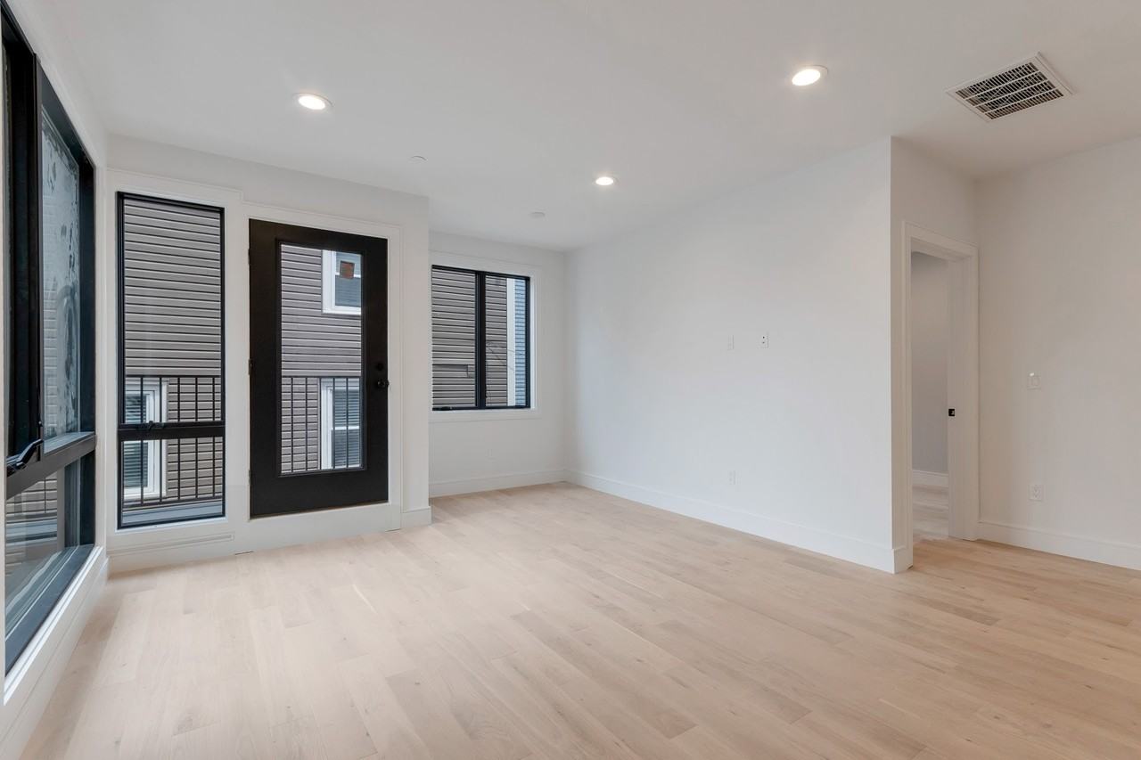 148 W 9th St #3 - Photo 2 of 10