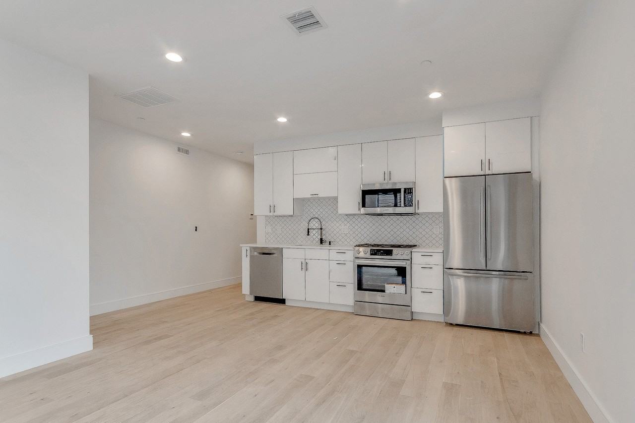 148 W 9th St #3 - Photo 3 of 10