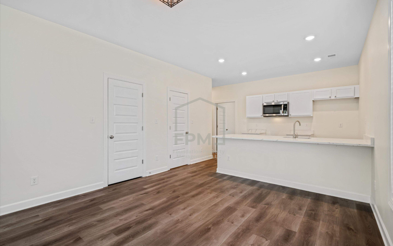 1470 Lyndale Ave #1 - Photo 7 of 24