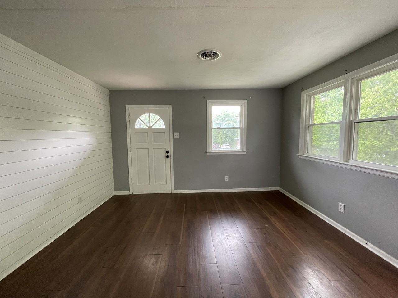 305 George St #B - Photo 3 of 5
