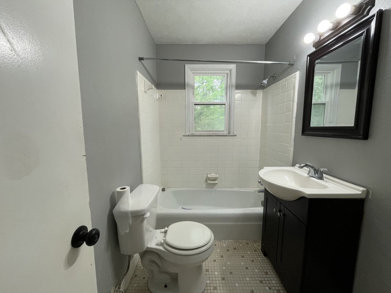 305 George St #B - Photo 4 of 5
